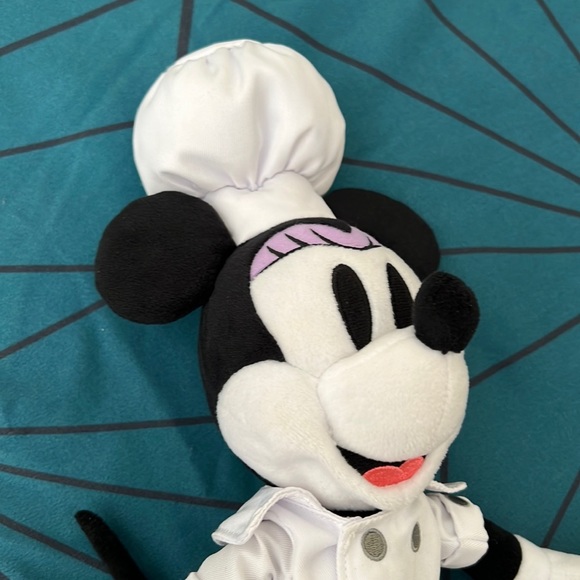 New without tag Disney’s Epcot Food and Wine Festival Minnie Mouse Stuffed Doll - Picture 3 of 4